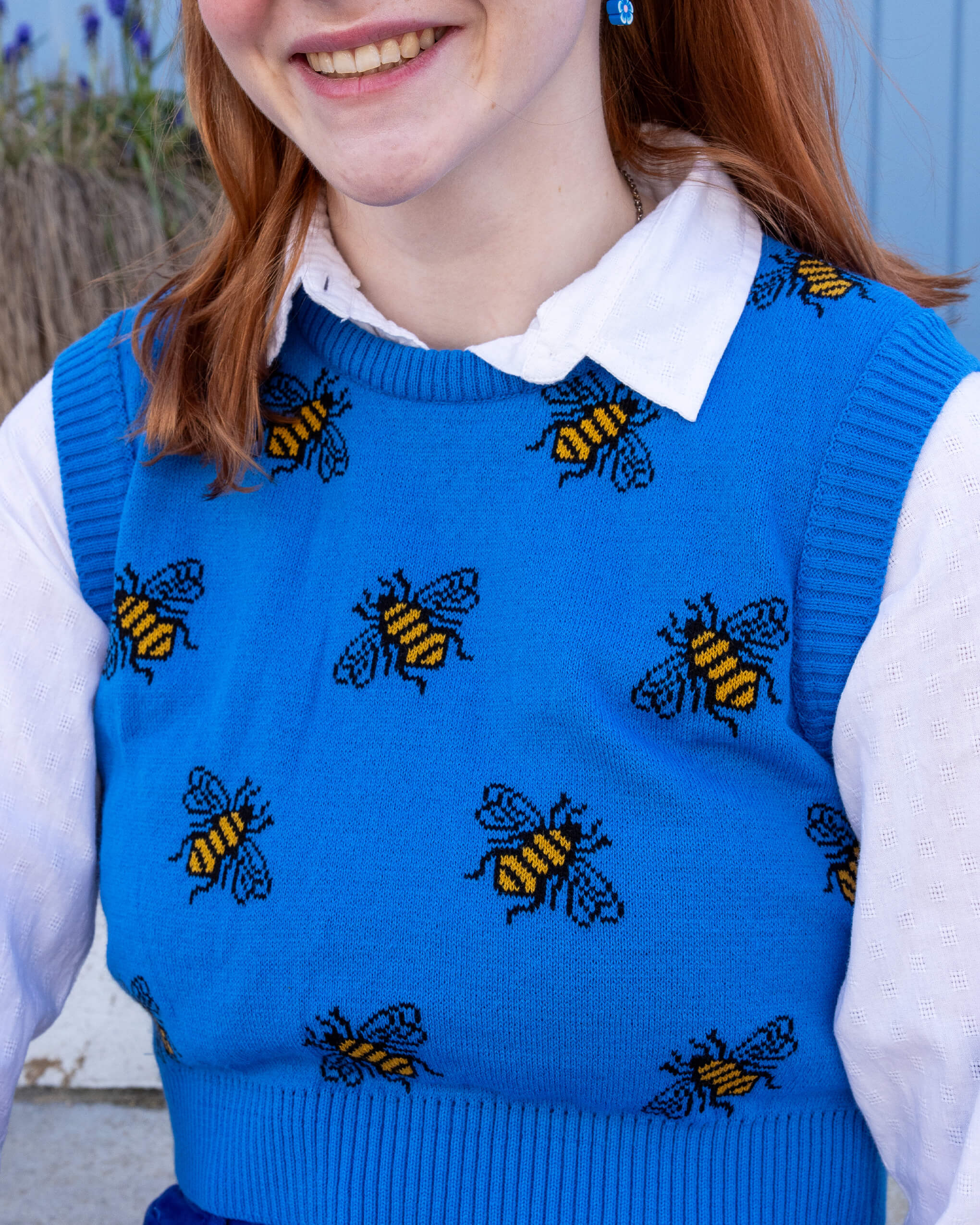 Blue Bee Cropped Knitted Tank Top - Image 3